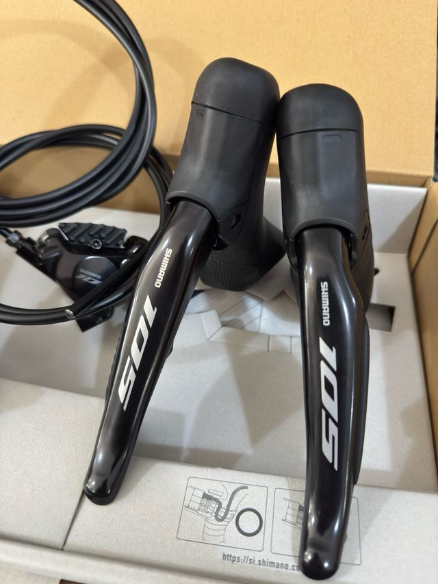 Manetes e pinças Shimano 105 12v R7170