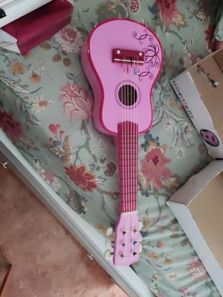 Guitarra rosa niña juguete