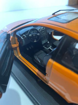 Ford Focus ST 1:24 Escala