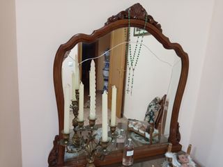 Dormitorio vintage: Cama, mesitas, comoda, espejo