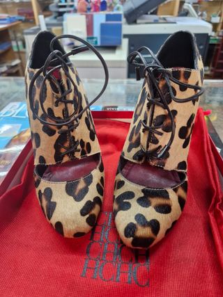 Zapatos tacón leopardo