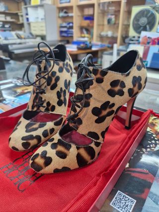 Zapatos tacón leopardo
