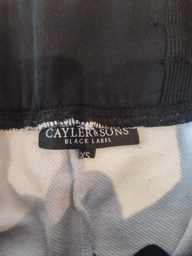 Short Cayler & Sons blanco y negro – Talla XS