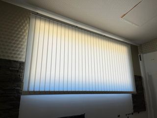 Cortina blanca - Lamas verticales