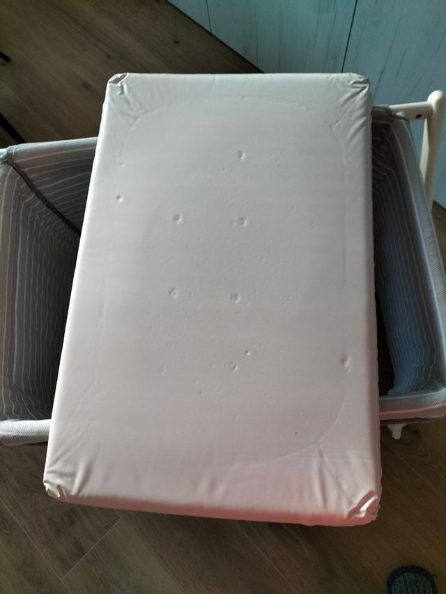 Minicuna blanca de madera 