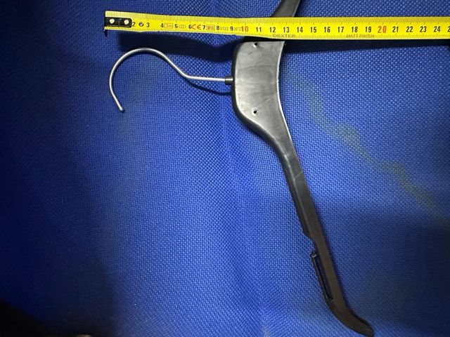 Percha negra plástico - 40cm (10 unidades).