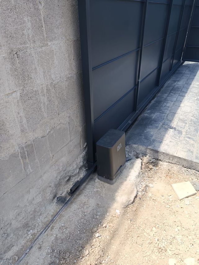 Puerta corredera gris antracita