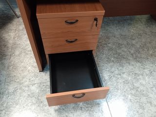 MESA DE OFICINA CON BUC DE 3 CAJONES