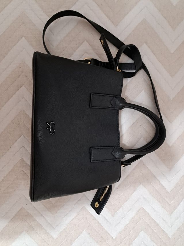 4 bolsos.2 negros y 1 rojo.
4bolsos 20€/ 1bolso 5€