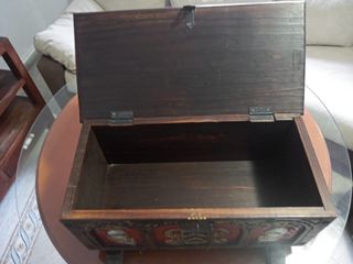 Baúl madera tallado estilo medieval
