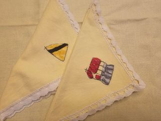 Mantel amarillo claro bordado a mano, nuevo. 150cm