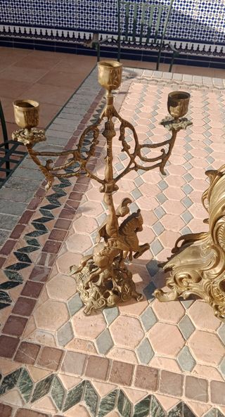 Reloj y candelabros bronce