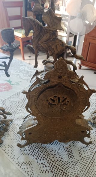 Reloj y candelabros bronce
