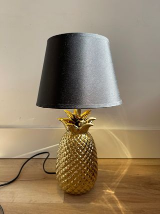 Lámpara piña dorada - tulipa negra