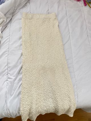 Falda larga beige texturada