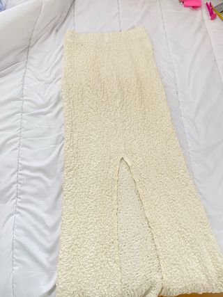 Falda larga beige texturada