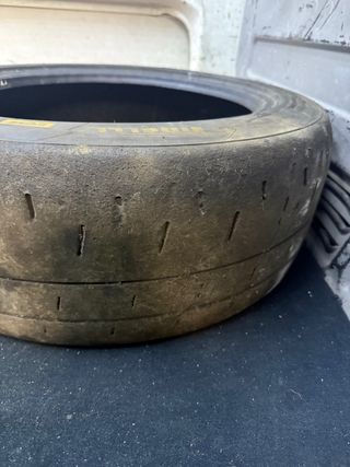Neumáticos Slick Pirelli usados 16"