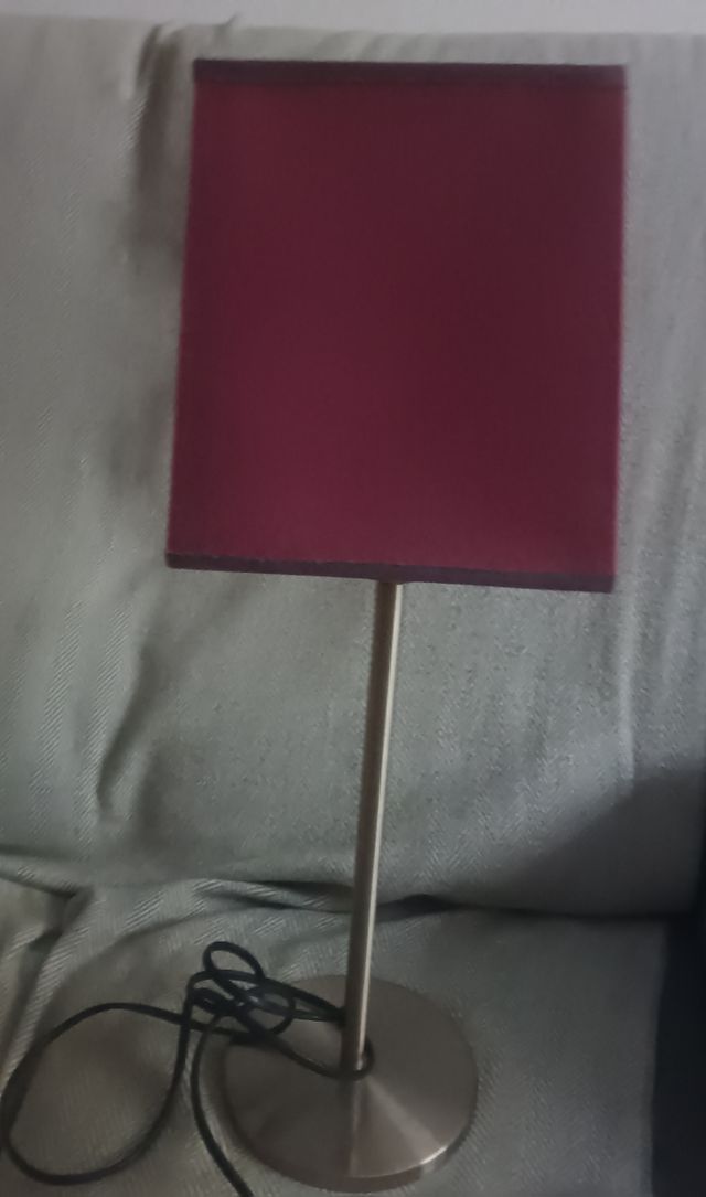 Lámpara mesilla roja y plata