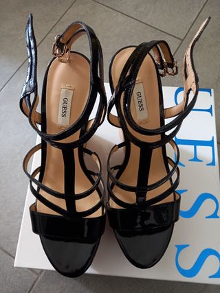 Sandali Guess neri con zeppa