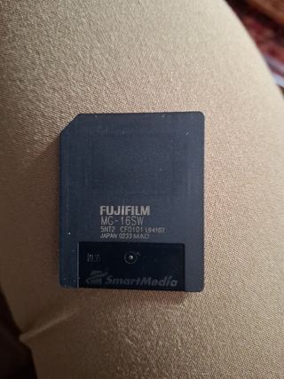 Tarjeta memoria Fujifilm SmartMedia 16MB y lector 