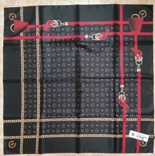 Foulard Pollini 
Nero e Rosso 
100 %Poliestere 