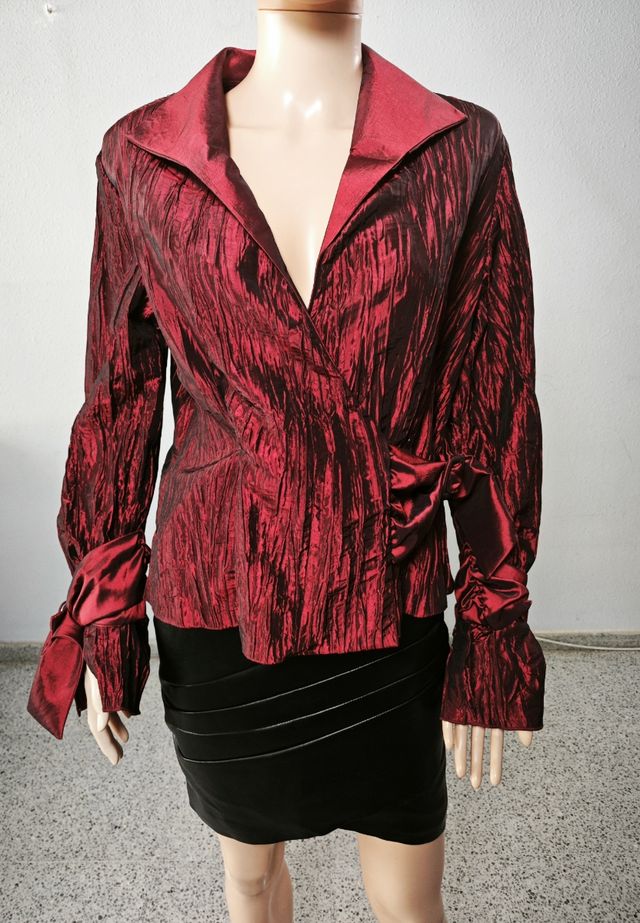 Blazer roja satinada talla 46