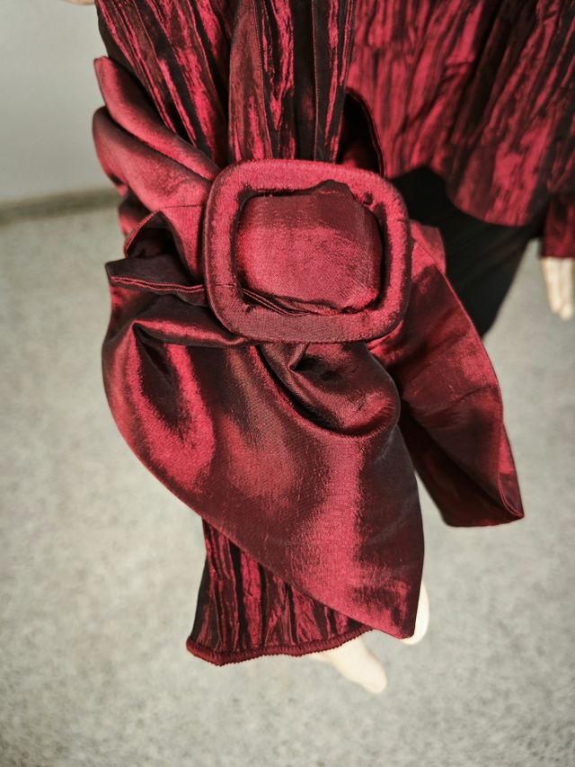 Blazer roja satinada talla 46