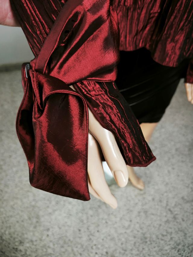 Blazer roja satinada talla 46