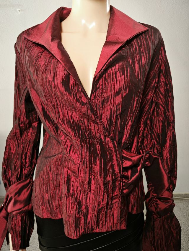 Blazer roja satinada talla 46