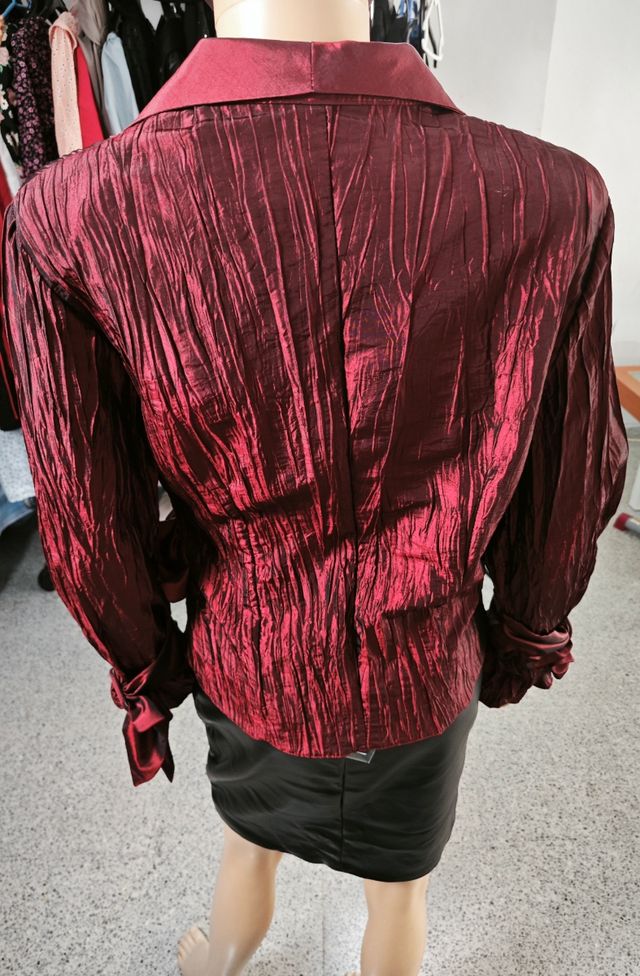 Blazer roja satinada talla 46