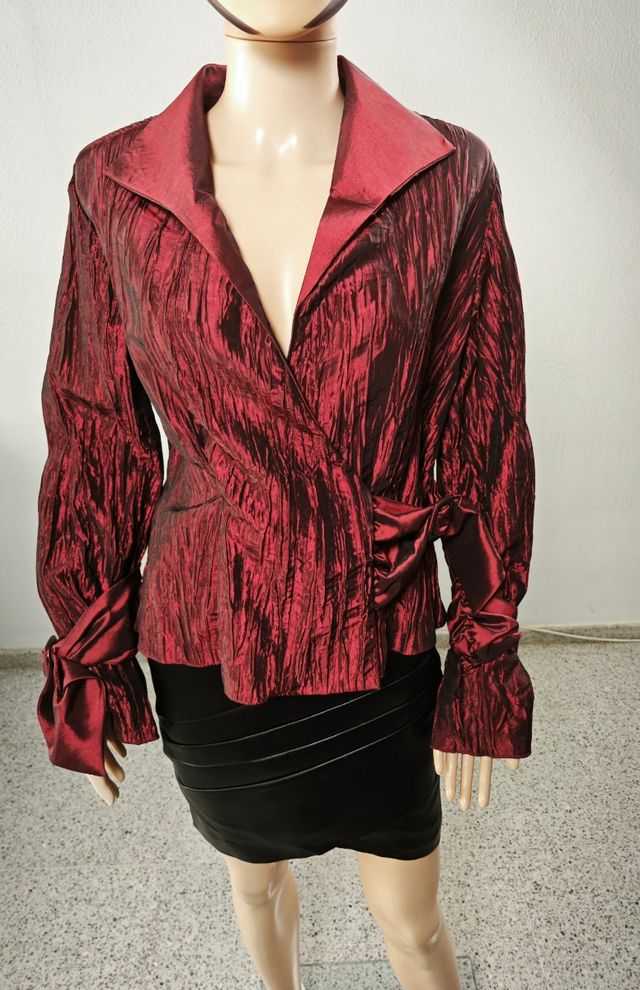Blazer roja satinada talla 46
