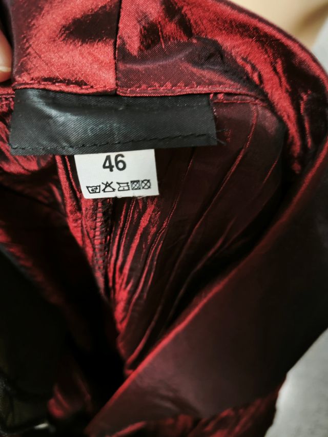 Blazer roja satinada talla 46