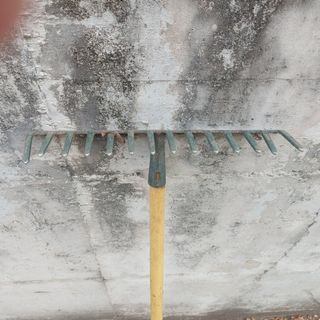 Rastrello da giardino