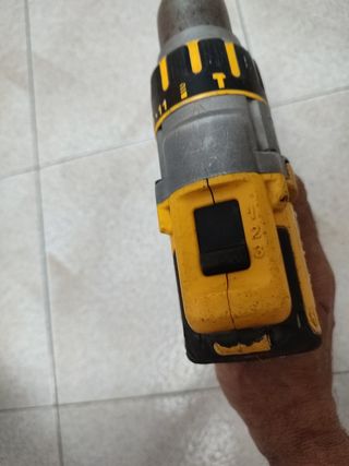 Taladro percutor Dewalt 18V