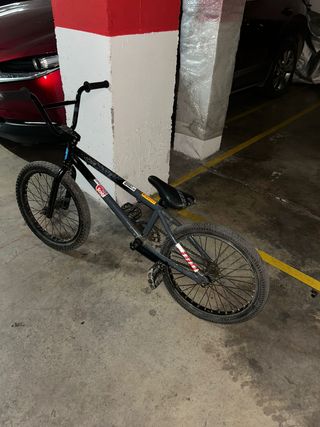 3 Bicicletas2 de montaña y una bmx