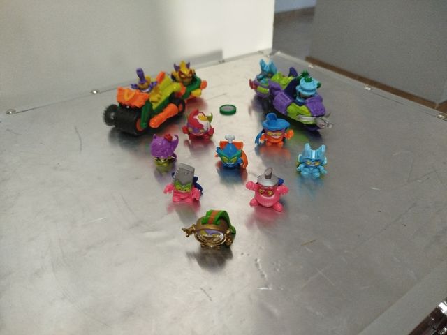 SuperThings Serie 4 - 24 figuras
