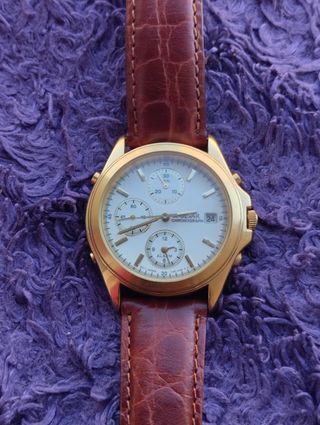 Reloj pulsar cronógrafo dorado