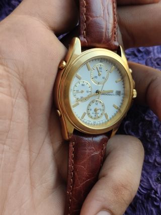 Reloj pulsar cronógrafo dorado