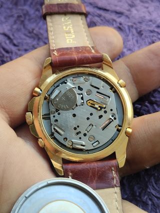 Reloj pulsar cronógrafo dorado
