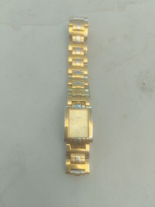 Reloj Lorus mujer dorado