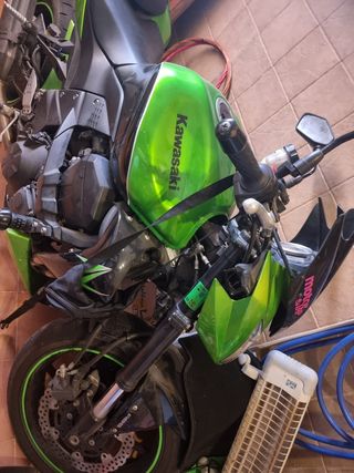 Kawasaki Z750 - Moto Verde