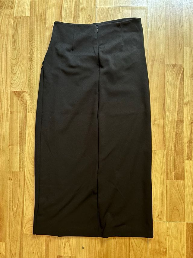 Falda midi negra elegante