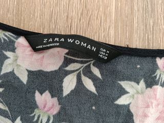 Blusa Zara flores - negra y rosa