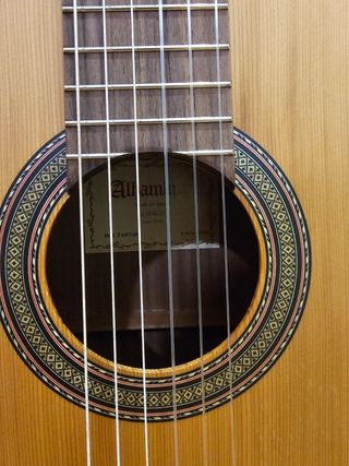 Guitarra clásica Alhambra ZNature