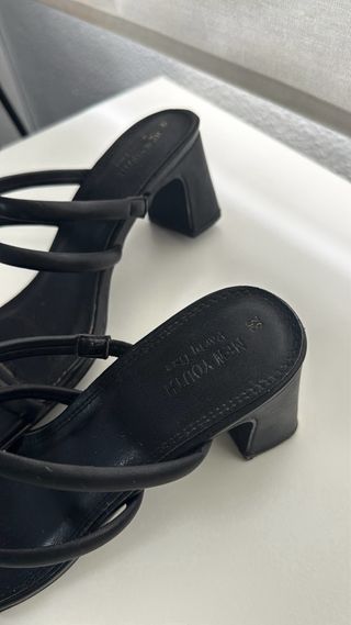 Sandalias tacón ancho tiras