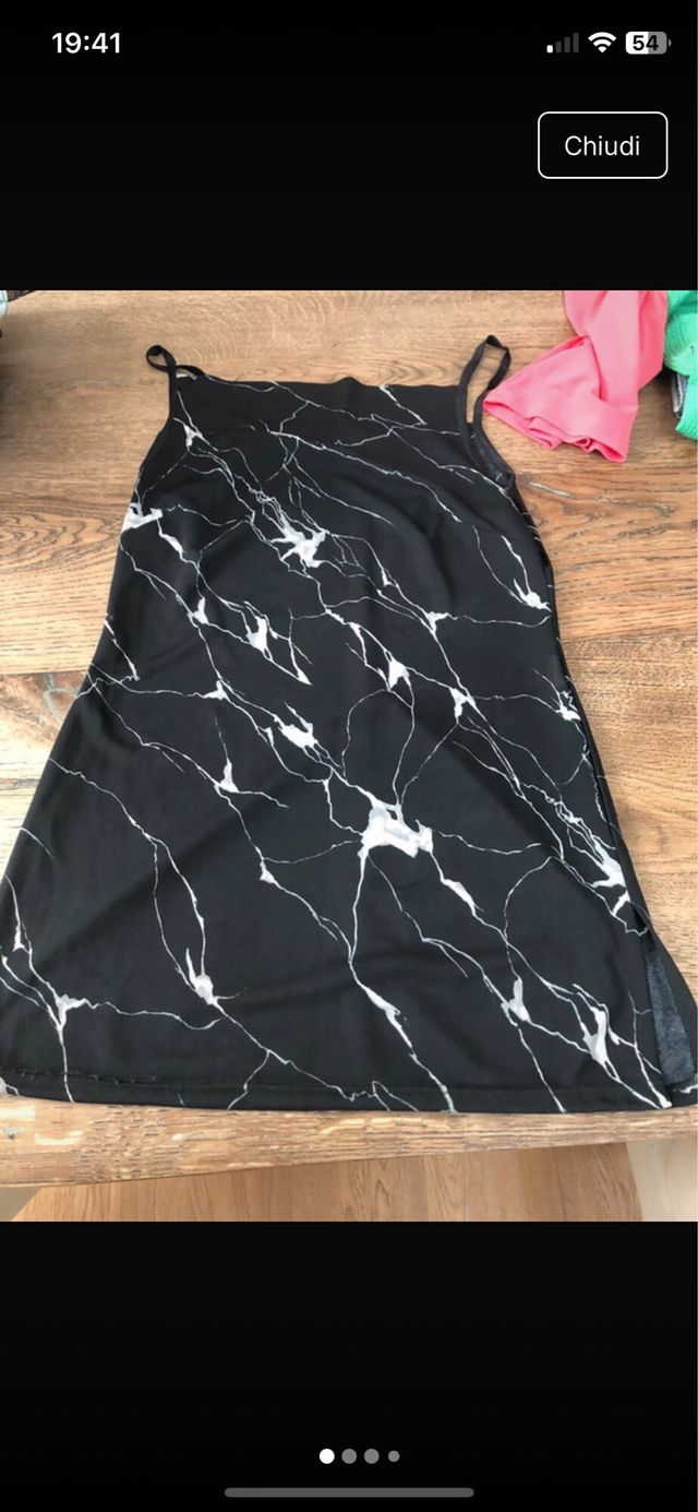 Abiti donna S/M: diversi pezzi