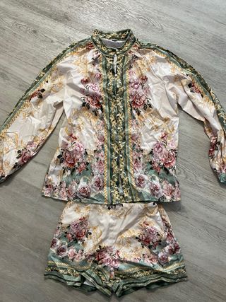 Pigiama corto floreale beige e verde