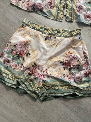 Pigiama corto floreale beige e verde