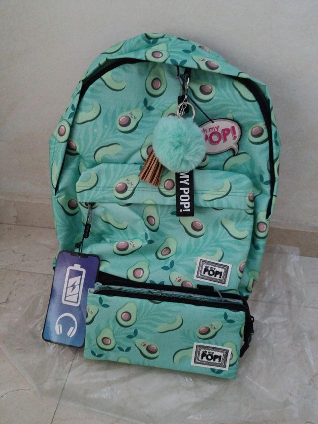 Mochila Oh My Pop! y estuche. Modelo aguacates.