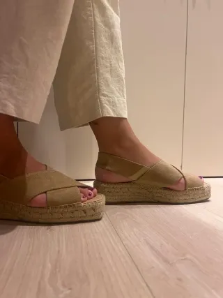 Sandalias Polka beige mujer